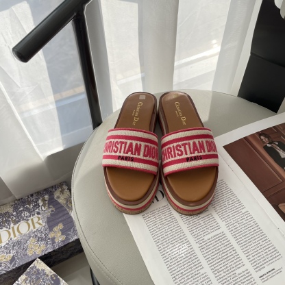 D Style letter embroidered platform slippers