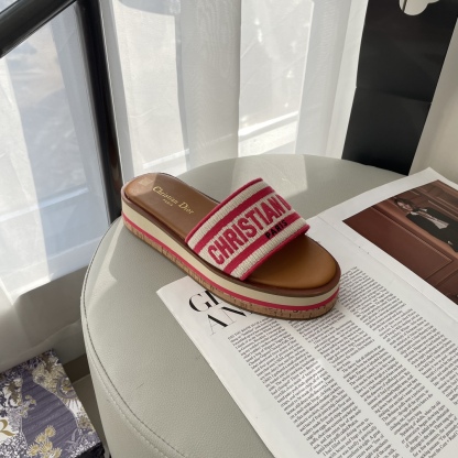 D Style letter embroidered platform slippers