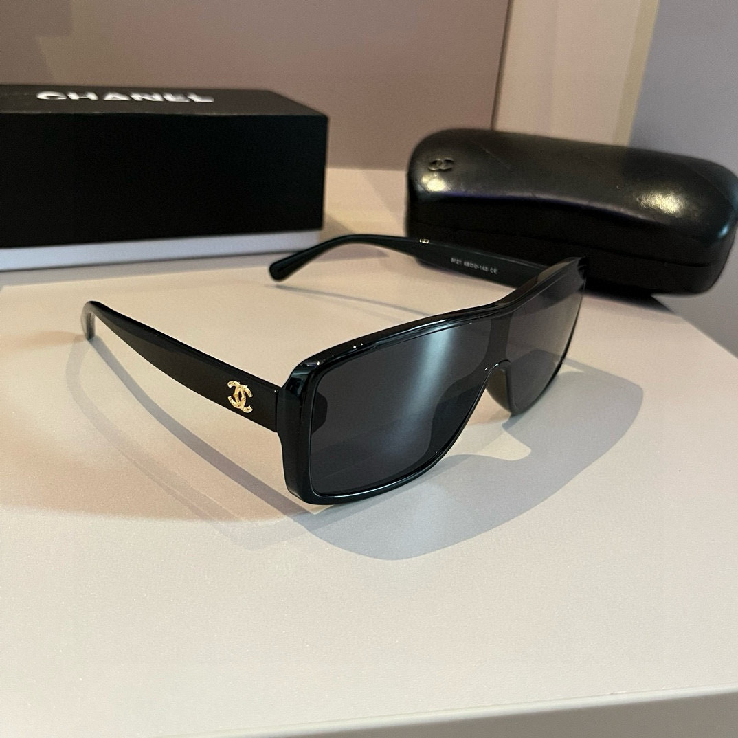 C Style: Fashionable sunglasses for men and women