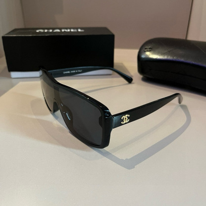 C Style: Fashionable sunglasses for men and women