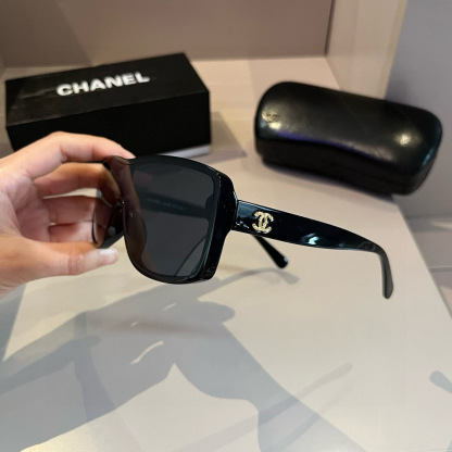 C Style: Fashionable sunglasses for men and women