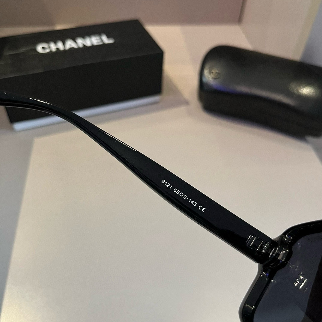 C Style: Fashionable sunglasses for men and women