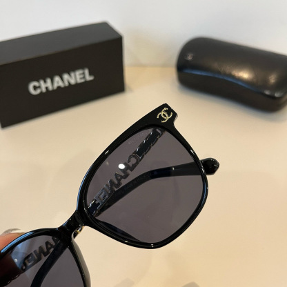 C Style Fashionable women's sunglasses