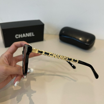 C Style Fashionable women's sunglasses