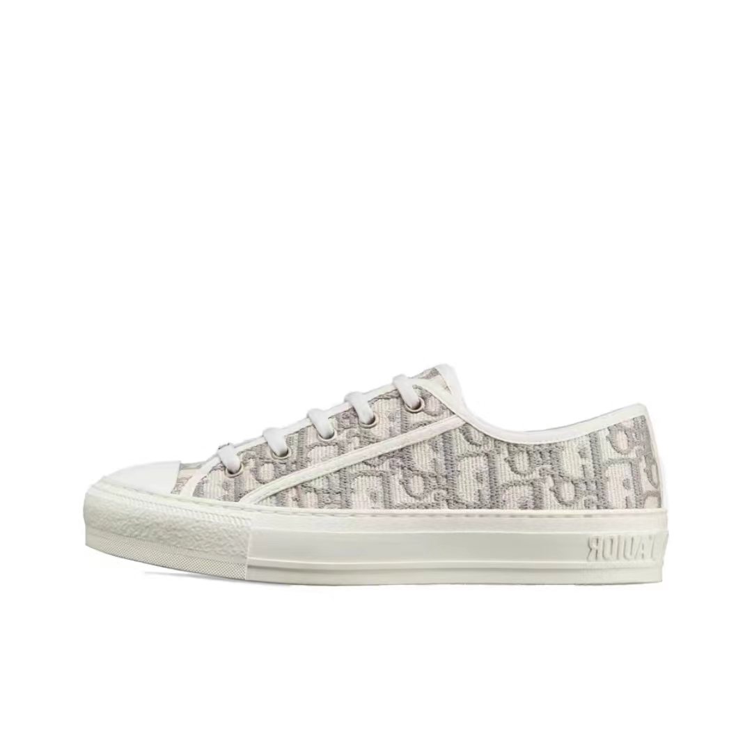 D Style classic three-dimensional printed embroidered canvas shoes