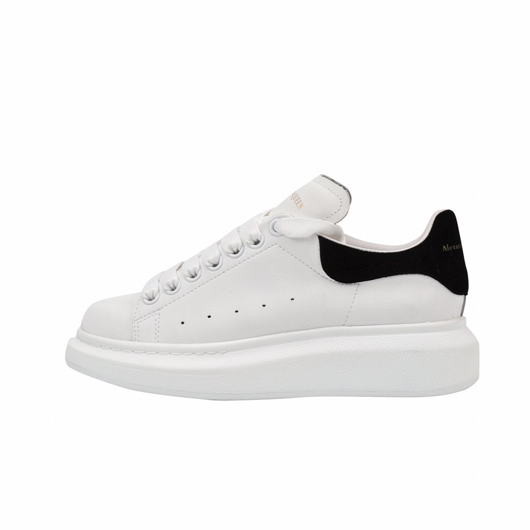 M style Low-top thick-soled casual sneakers