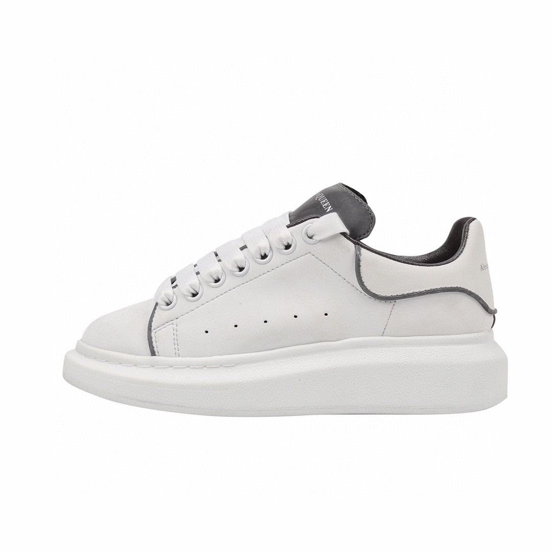 M style Low-top thick-soled casual sneakers