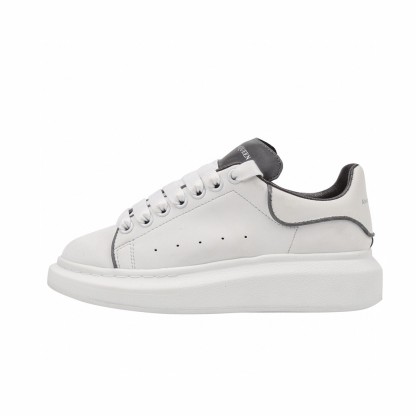 M style Low-top thick-soled casual sneakers