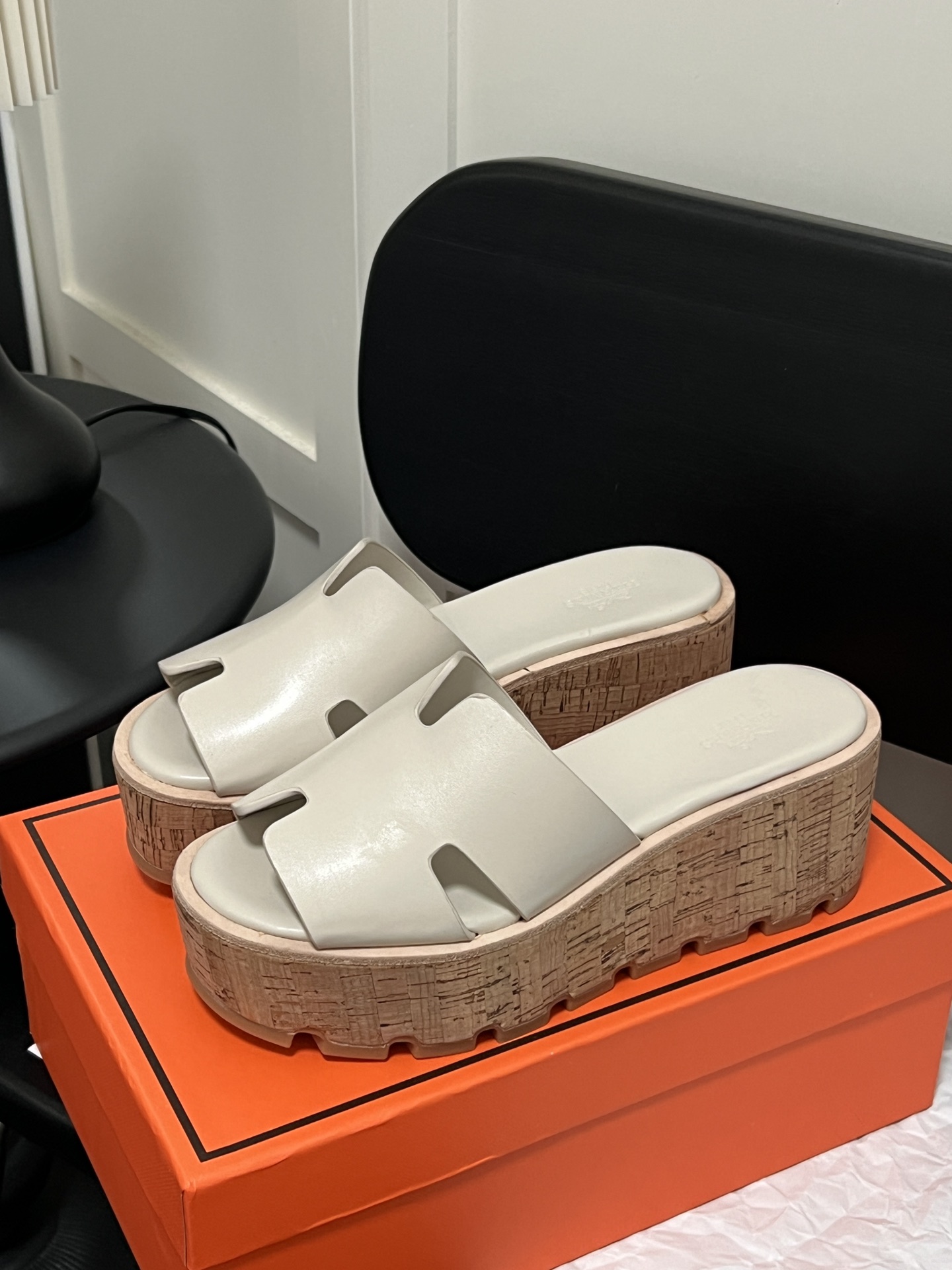 H Style: Platform wedge heel thick bottom H-shaped sandals