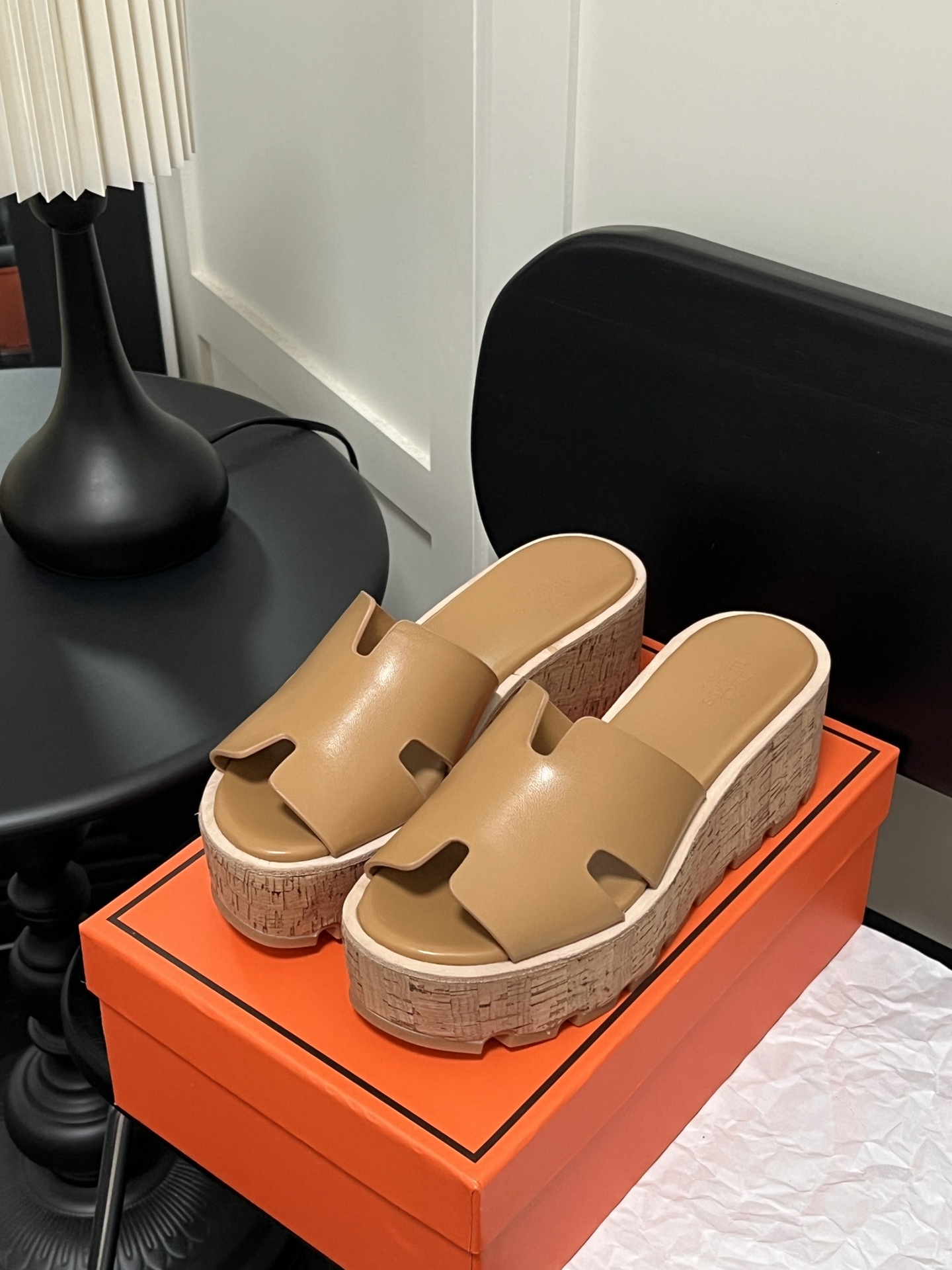 H Style: Platform wedge heel thick bottom H-shaped sandals