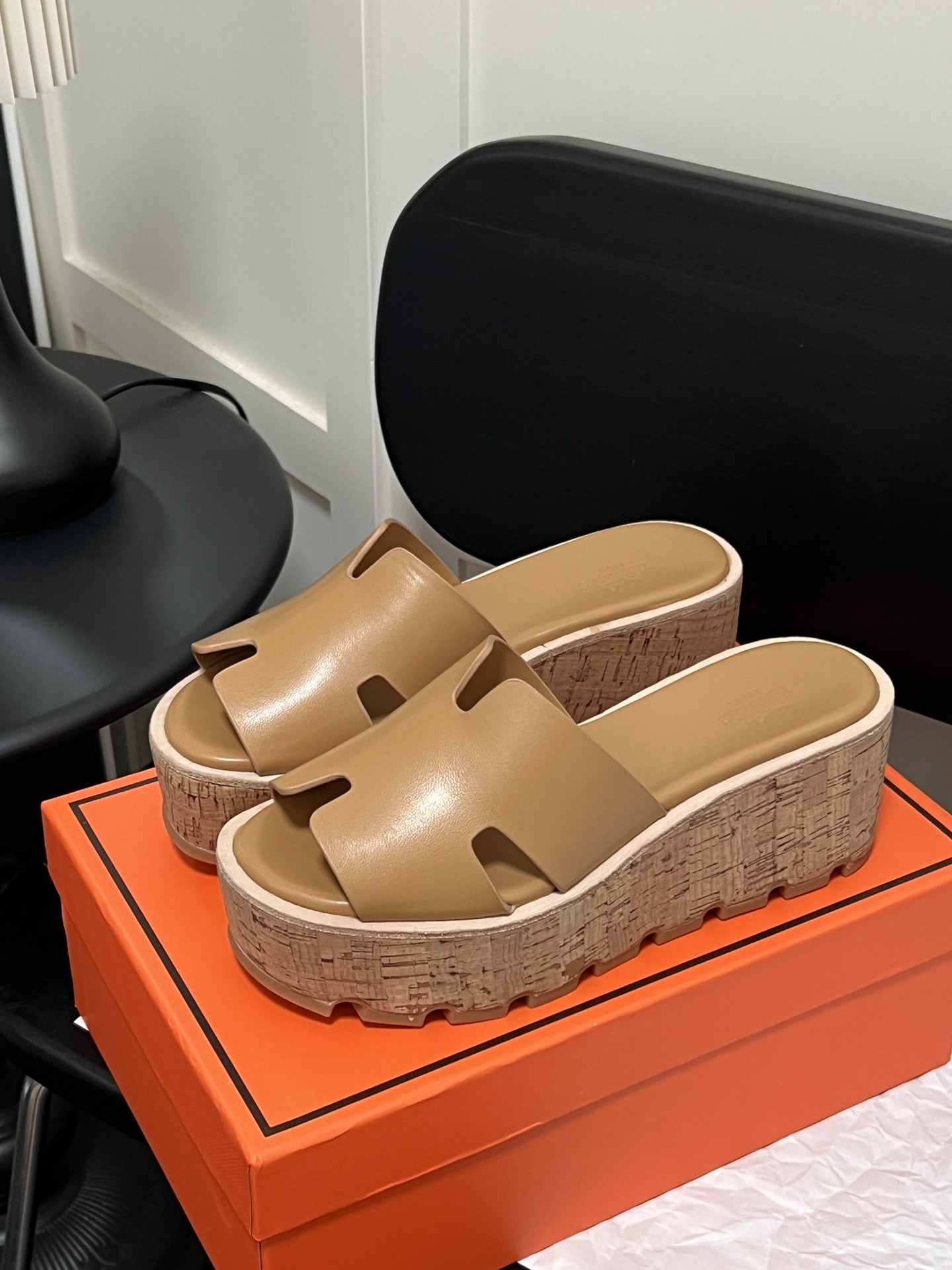 H Style: Platform wedge heel thick bottom H-shaped sandals