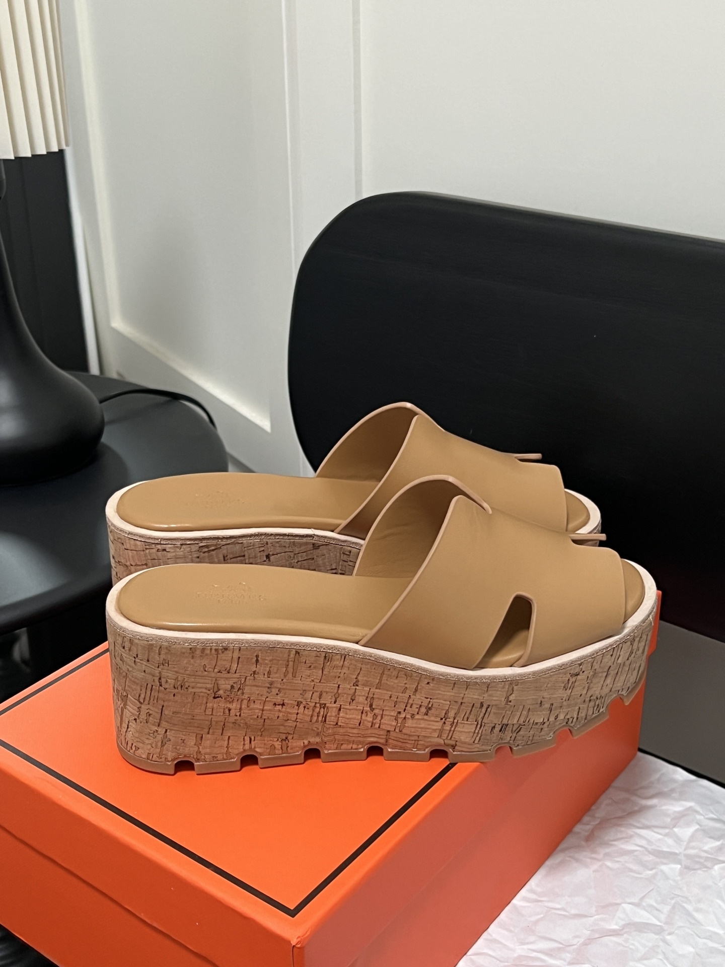 H Style: Platform wedge heel thick bottom H-shaped sandals