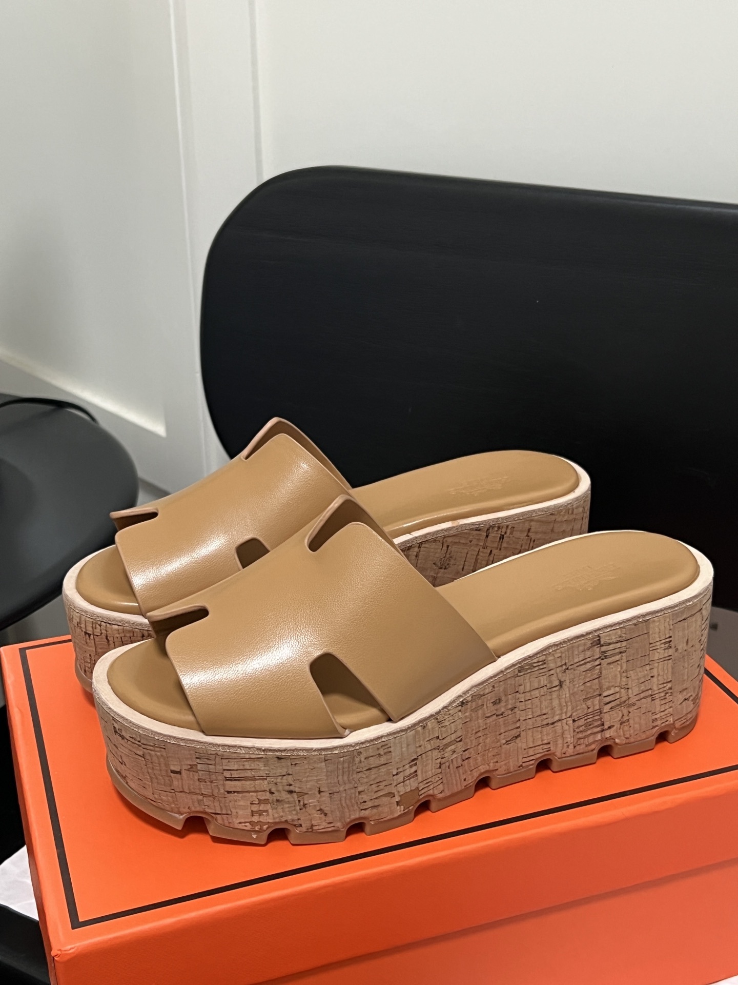 H Style: Platform wedge heel thick bottom H-shaped sandals