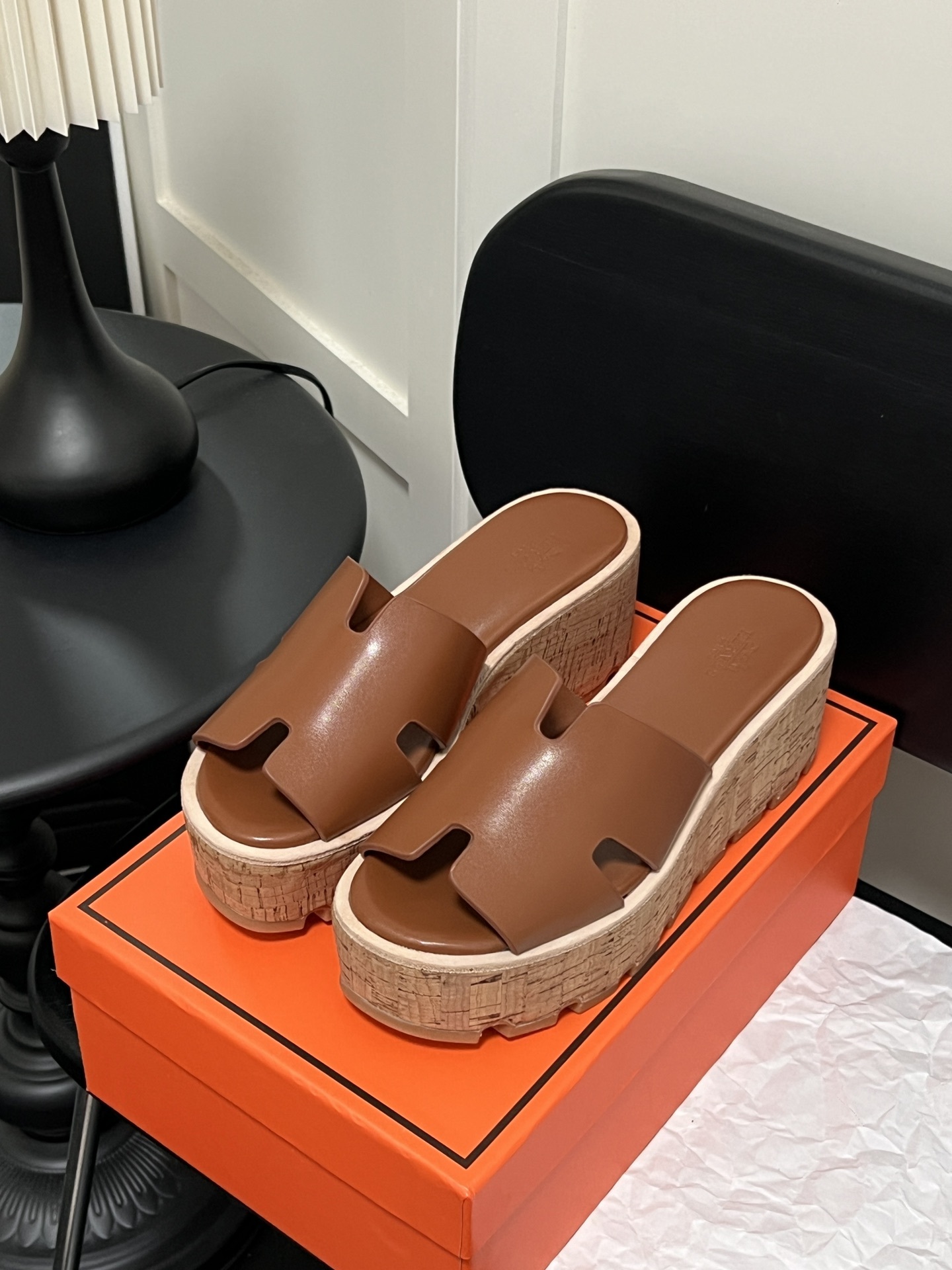 H Style: Platform wedge heel thick bottom H-shaped sandals