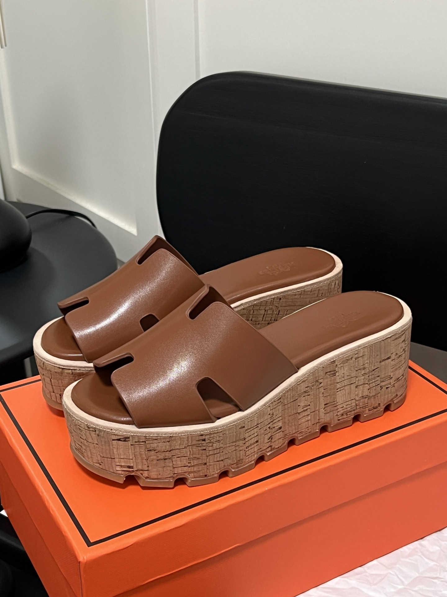 H Style: Platform wedge heel thick bottom H-shaped sandals