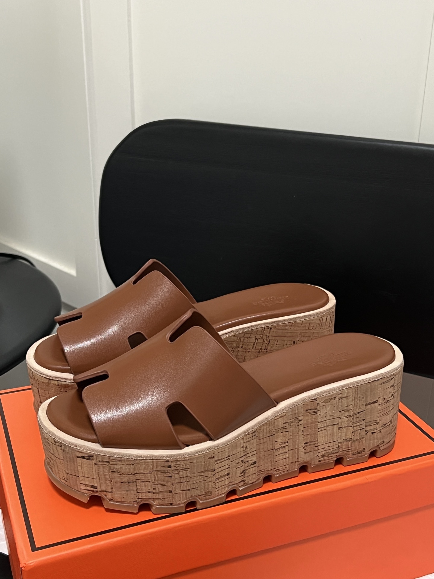 H Style: Platform wedge heel thick bottom H-shaped sandals