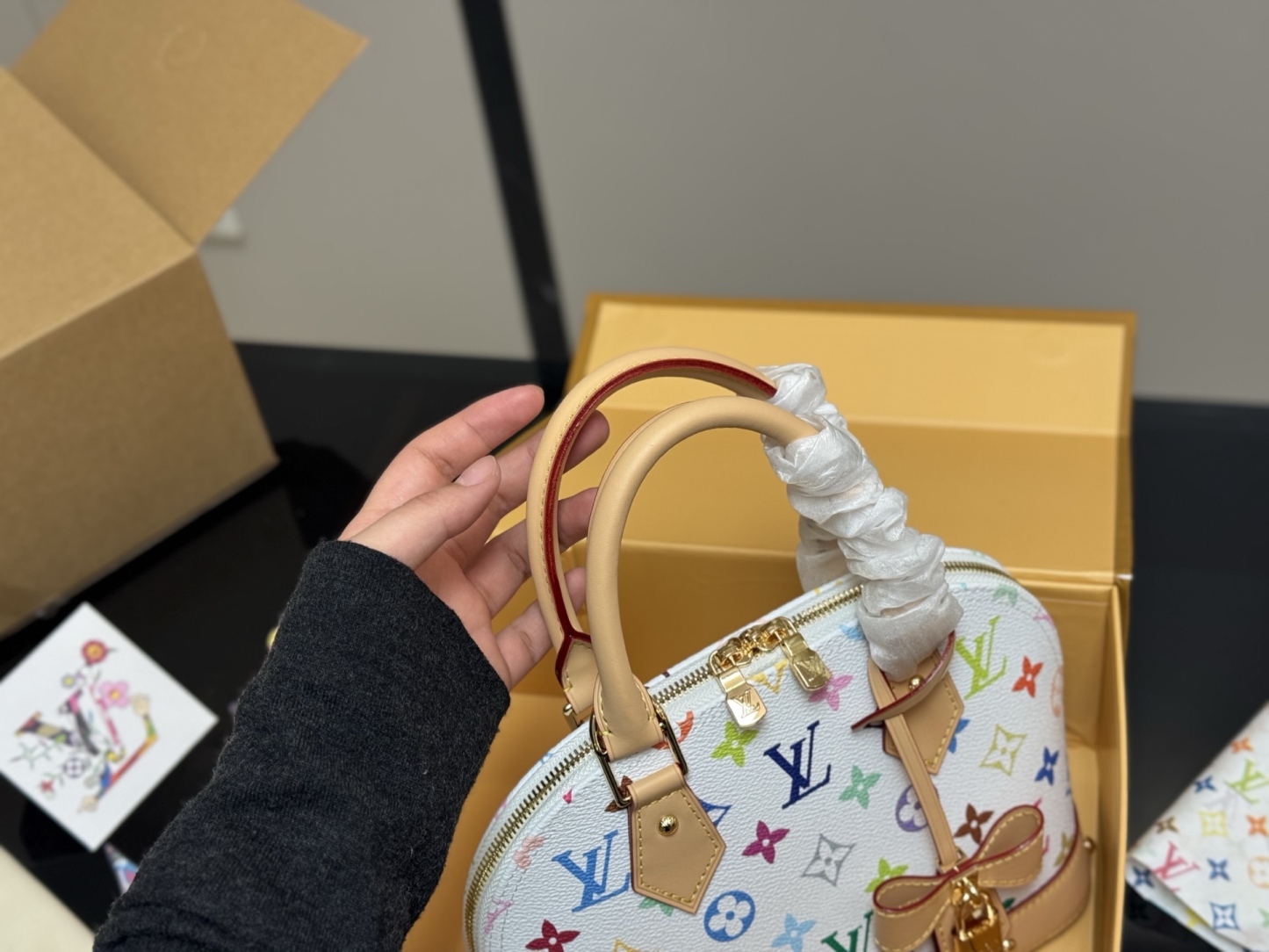 L style White tricolor alma shell 25*18cm