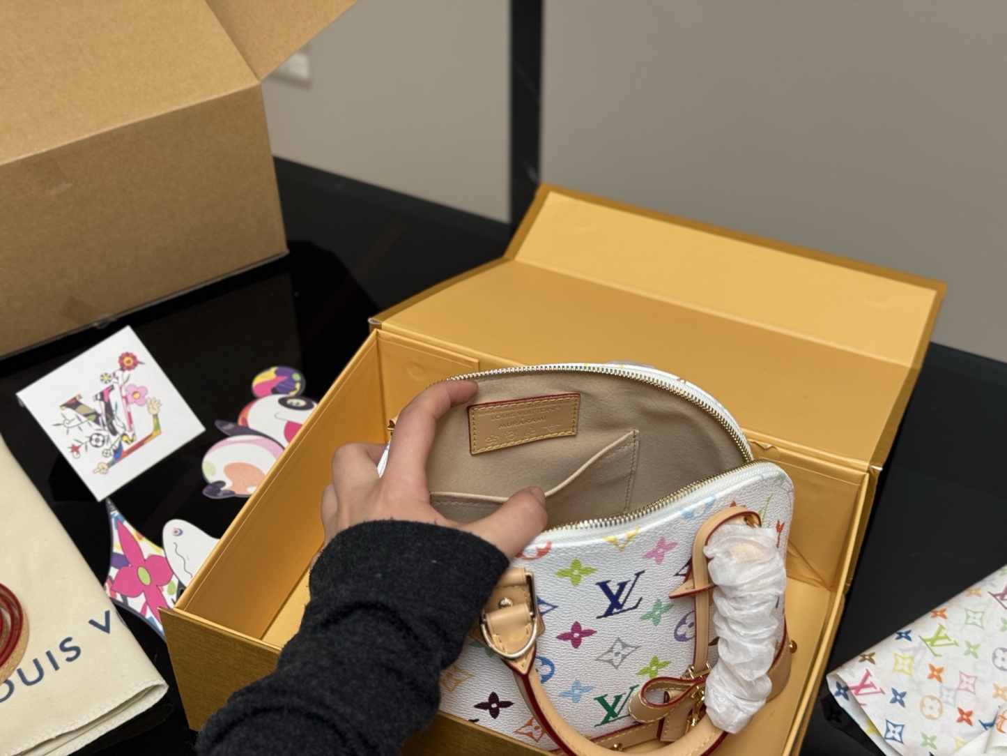 L style White tricolor alma shell 25*18cm