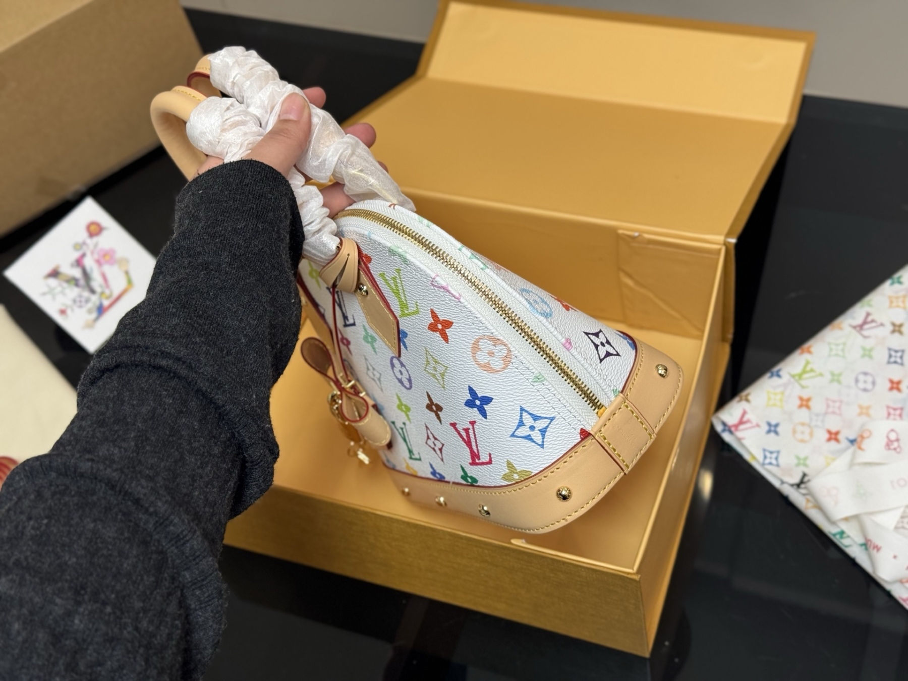 L style White tricolor alma shell 25*18cm