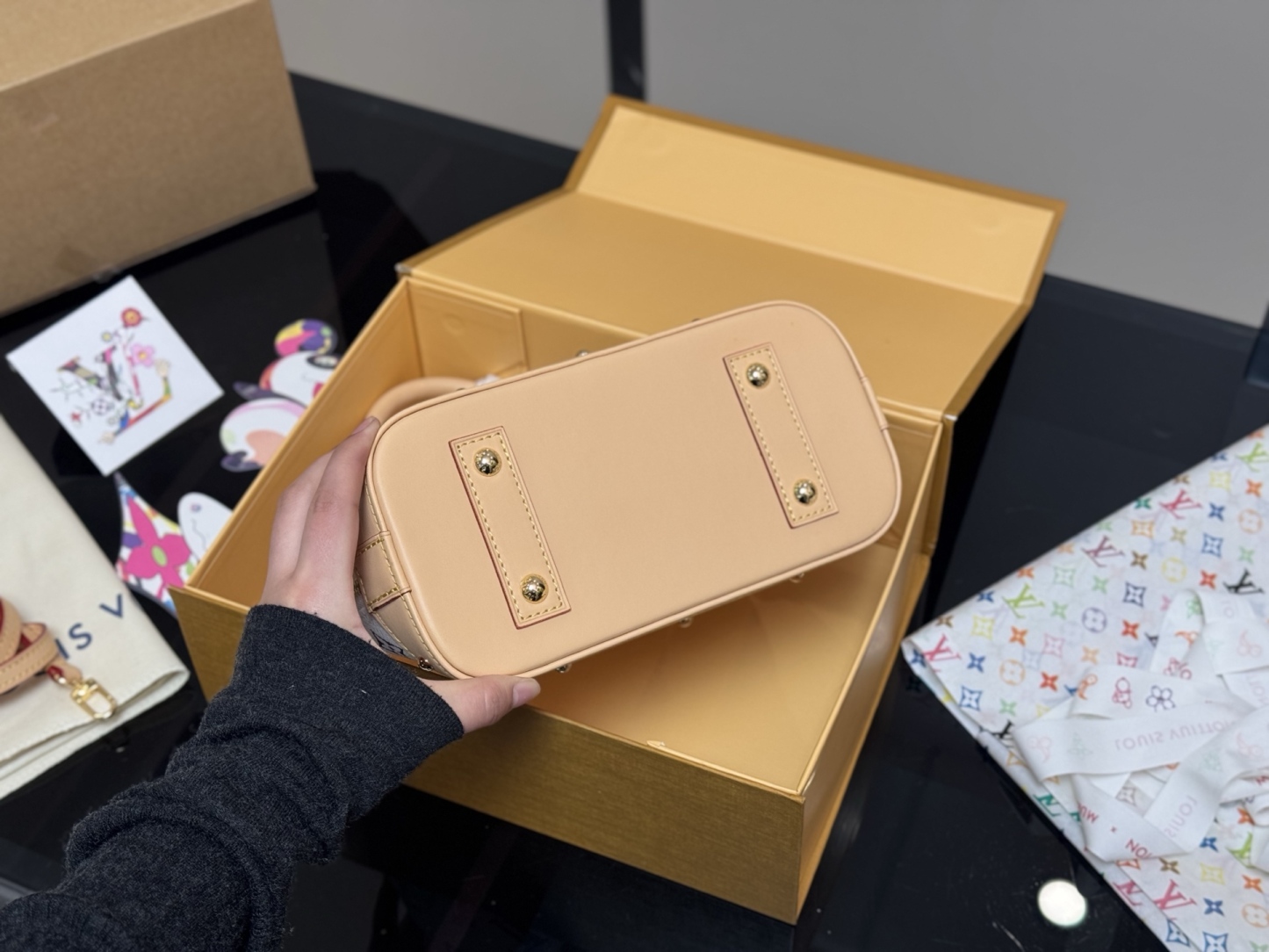 L style White tricolor alma shell 25*18cm