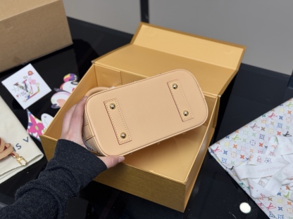 L style White tricolor alma shell 25*18cm