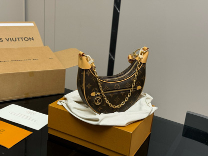 L style Crescent moon buns and pea buns