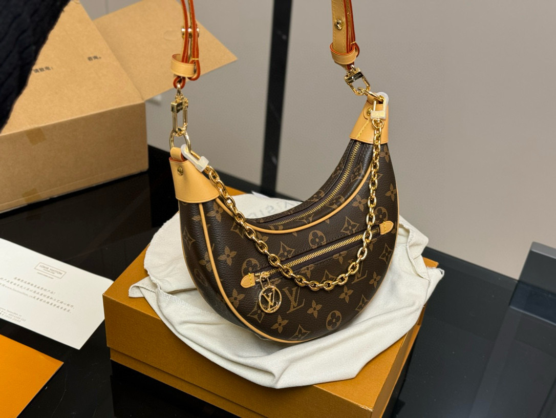 L style Crescent moon buns and pea buns