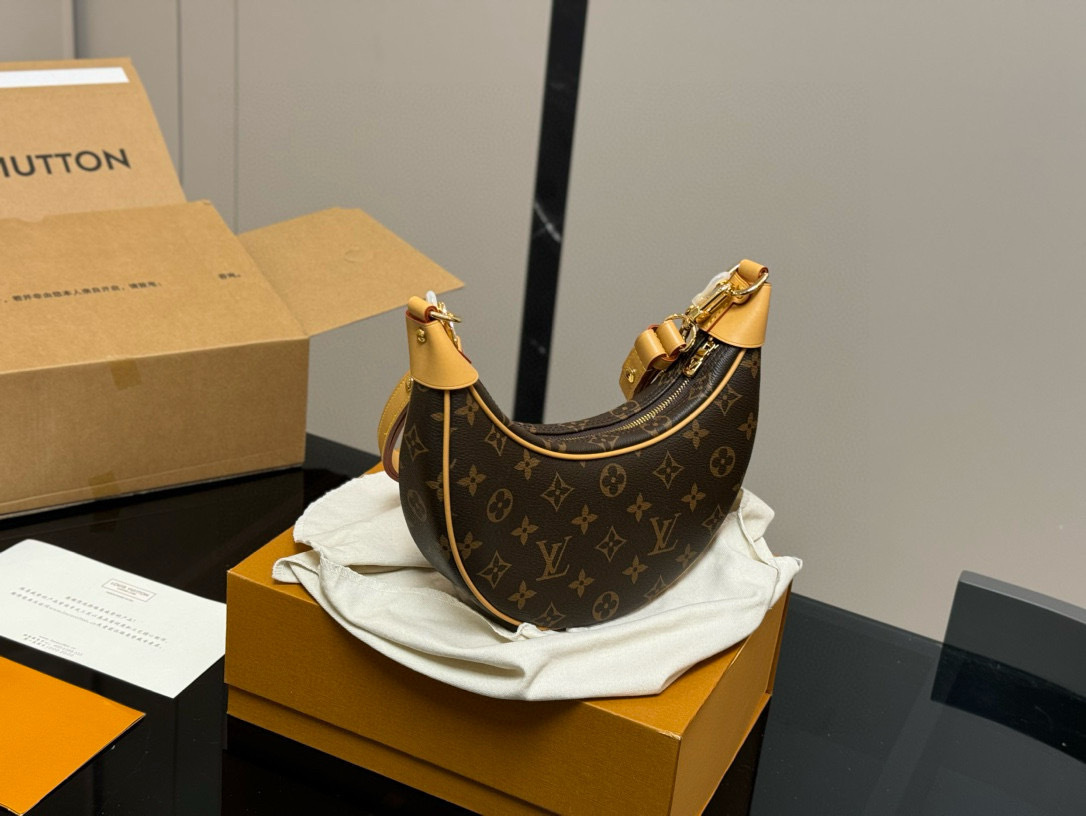 L style Crescent moon buns and pea buns