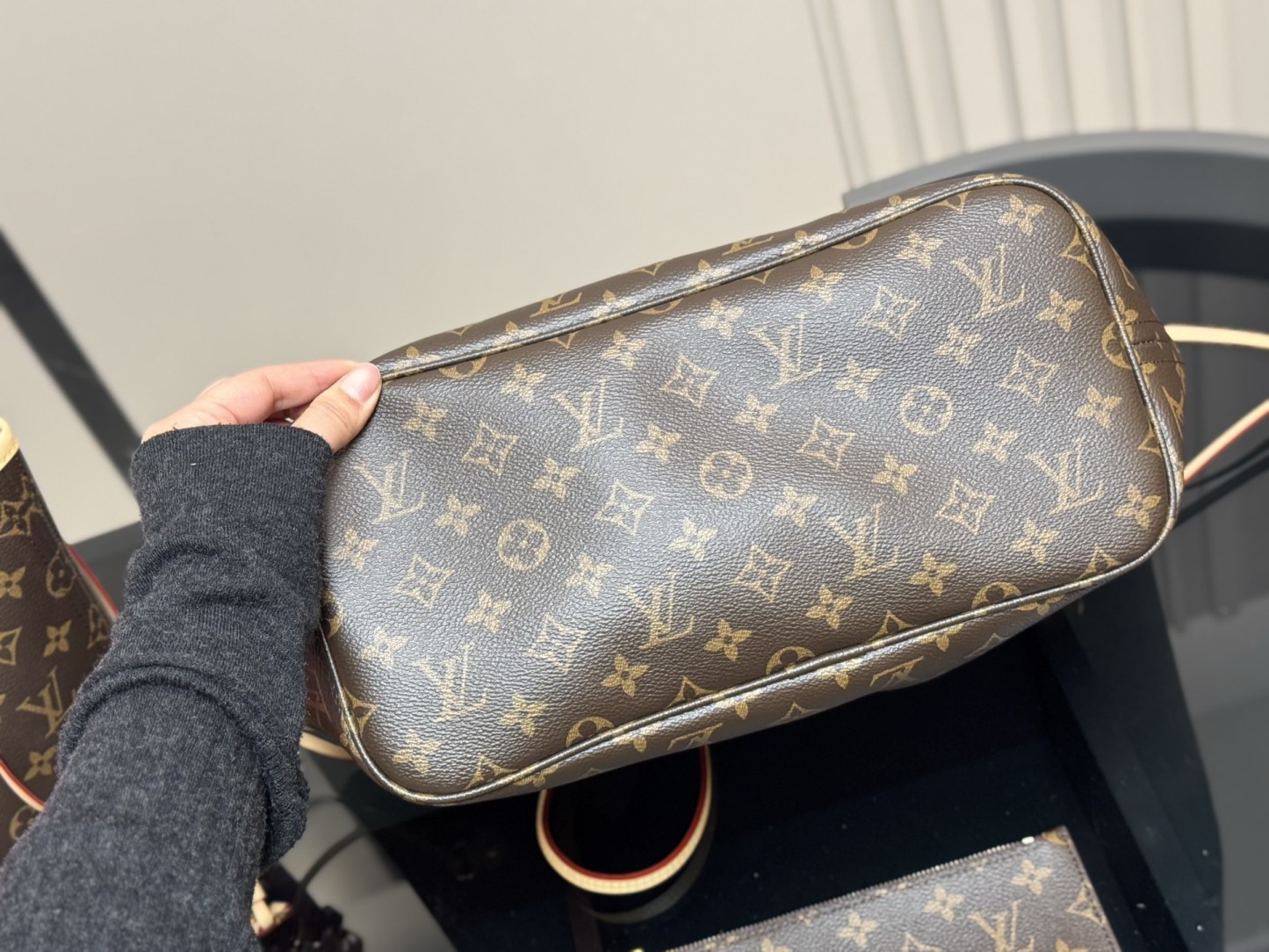 L style Medium Shopping Bag32*28cm