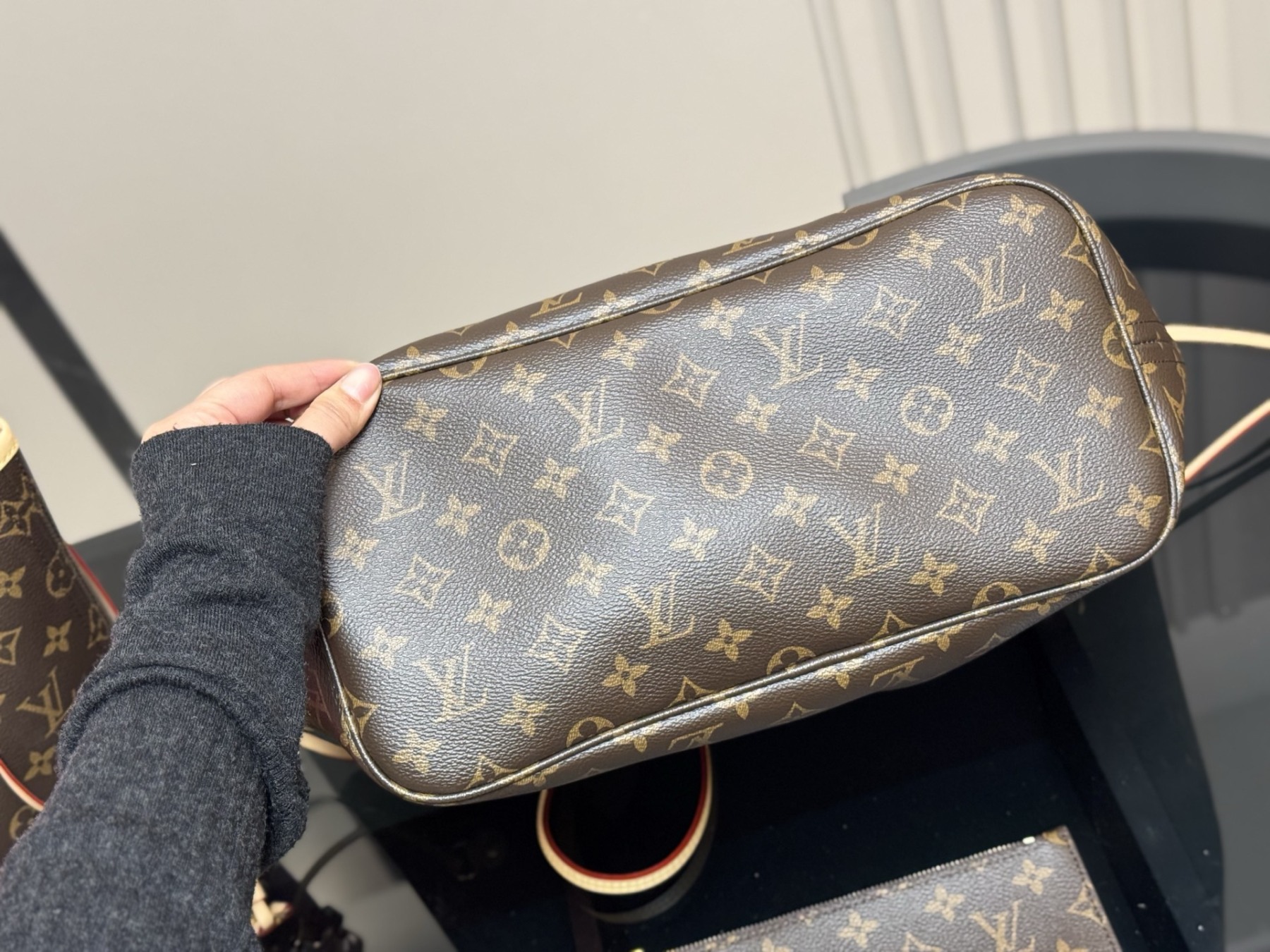 L style Medium Shopping Bag32*28cm