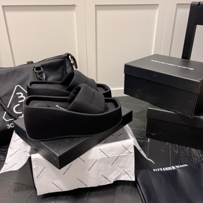 A Style Platform Slippers