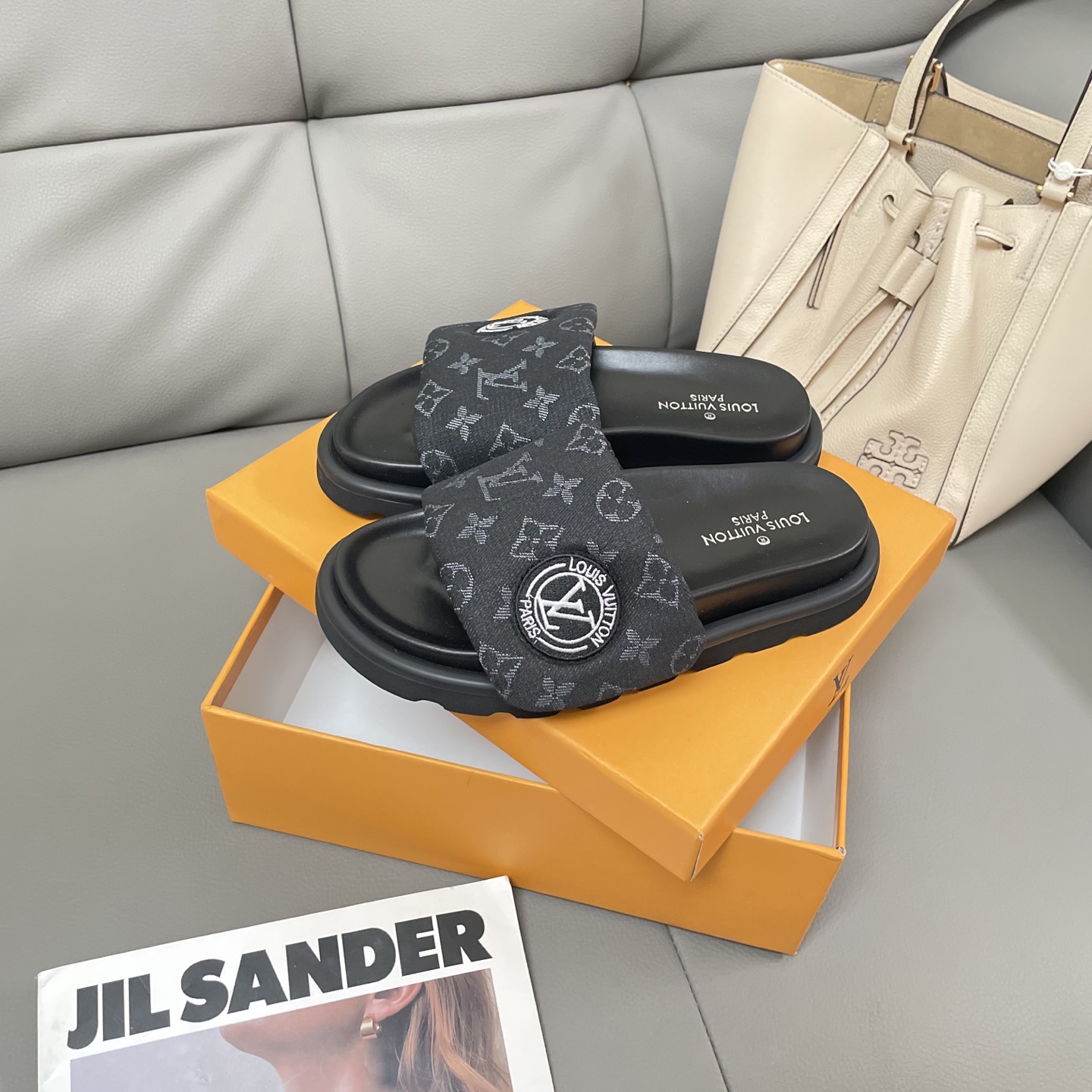 L Style Casual Velcro Slippers