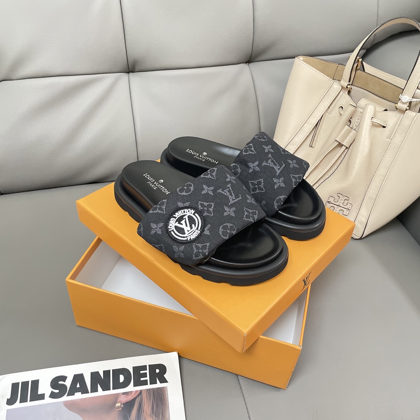 L Style Casual Velcro Slippers