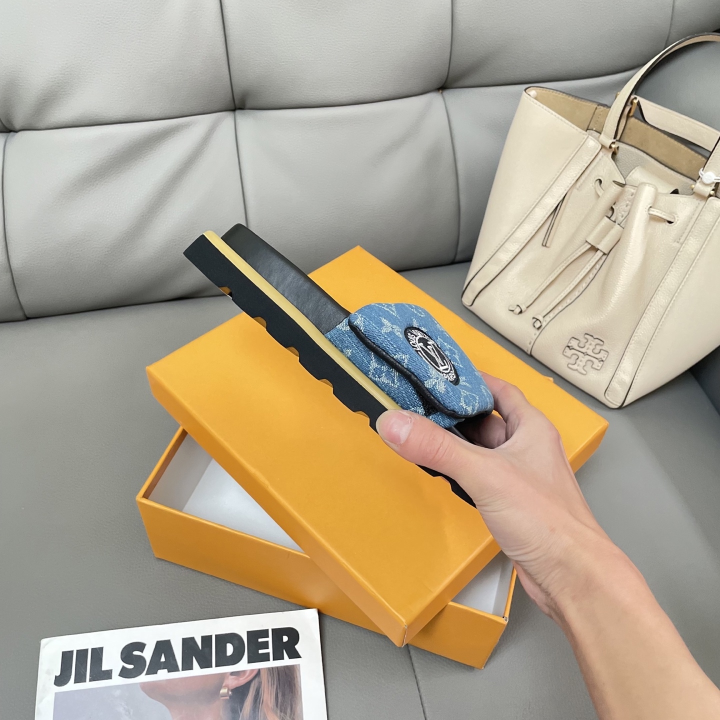 L Style Casual Velcro Slippers