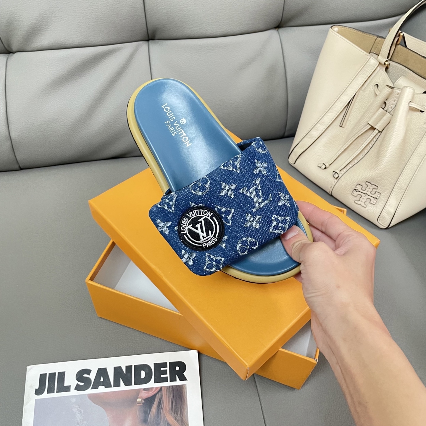 L Style Casual Velcro Slippers