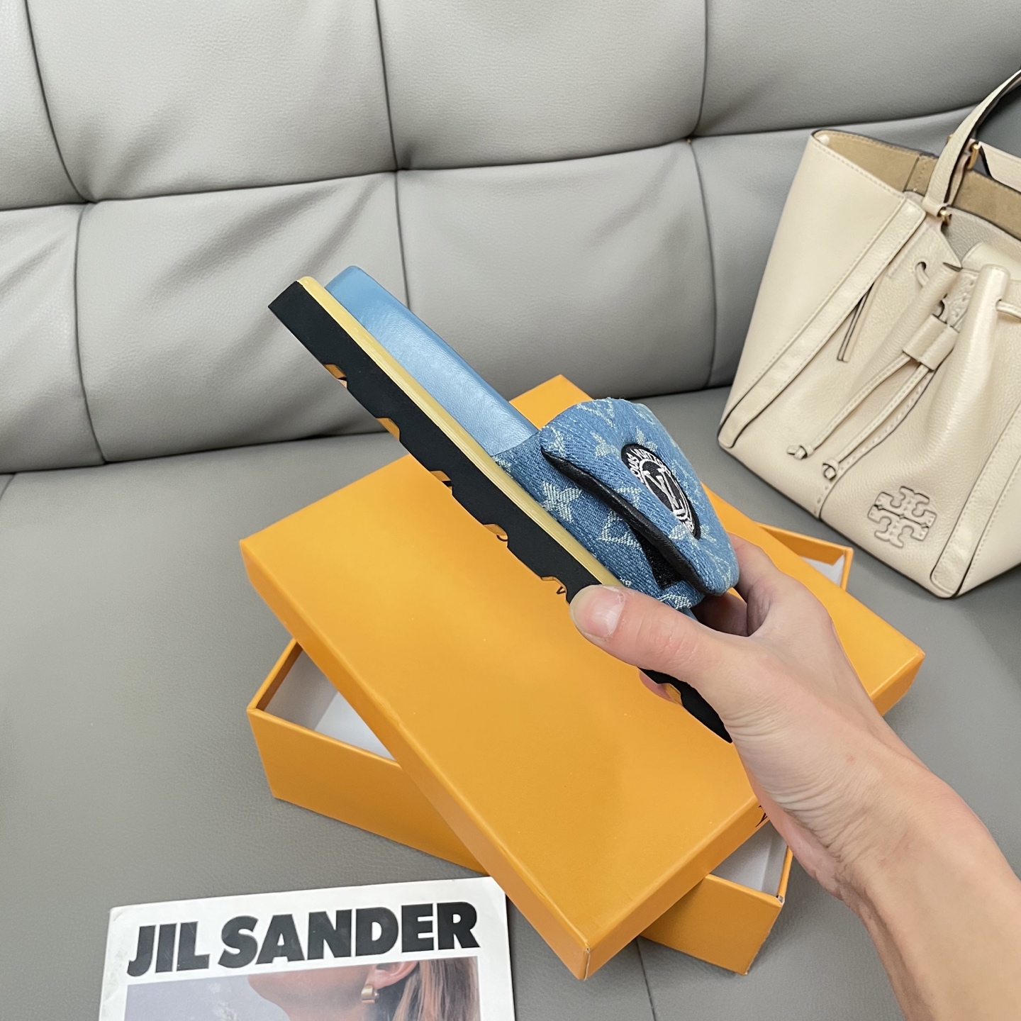 L Style Casual Velcro Slippers