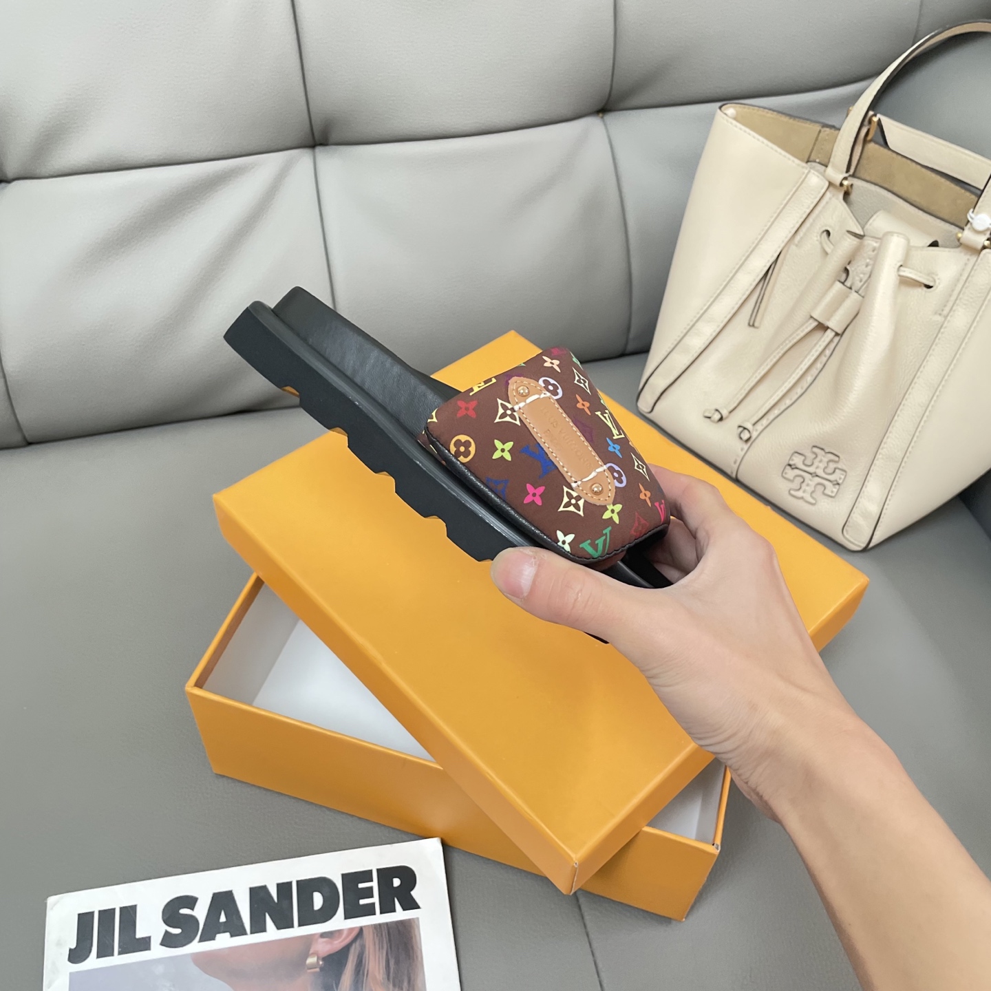 L Style Casual Velcro Slippers