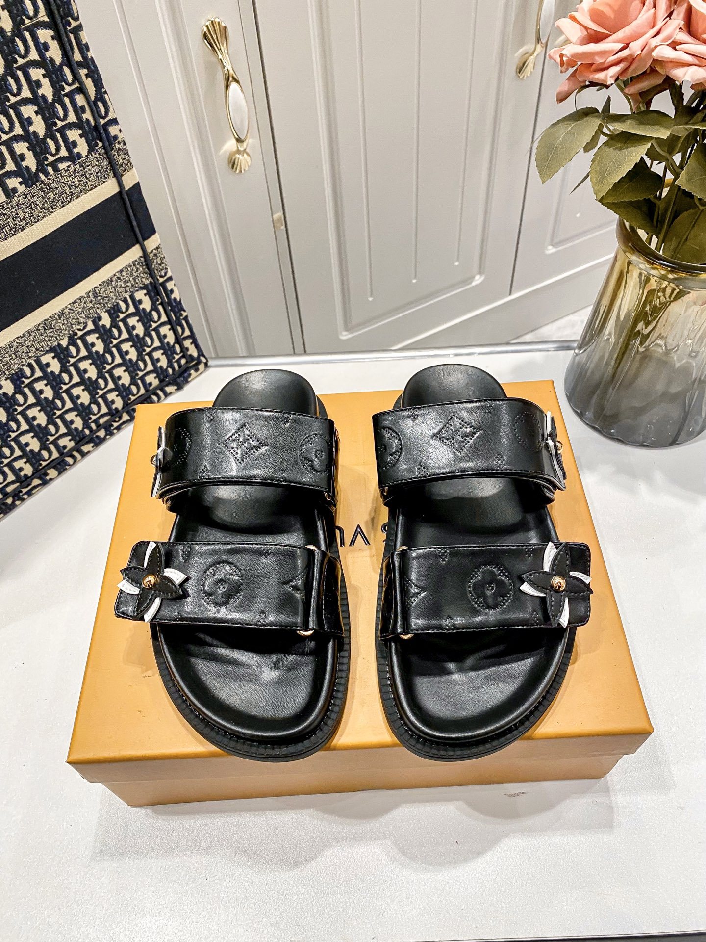 L Style flower velcro slippers