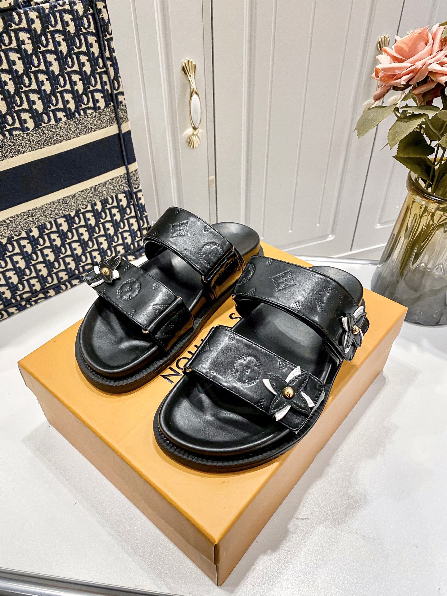 L Style flower velcro slippers