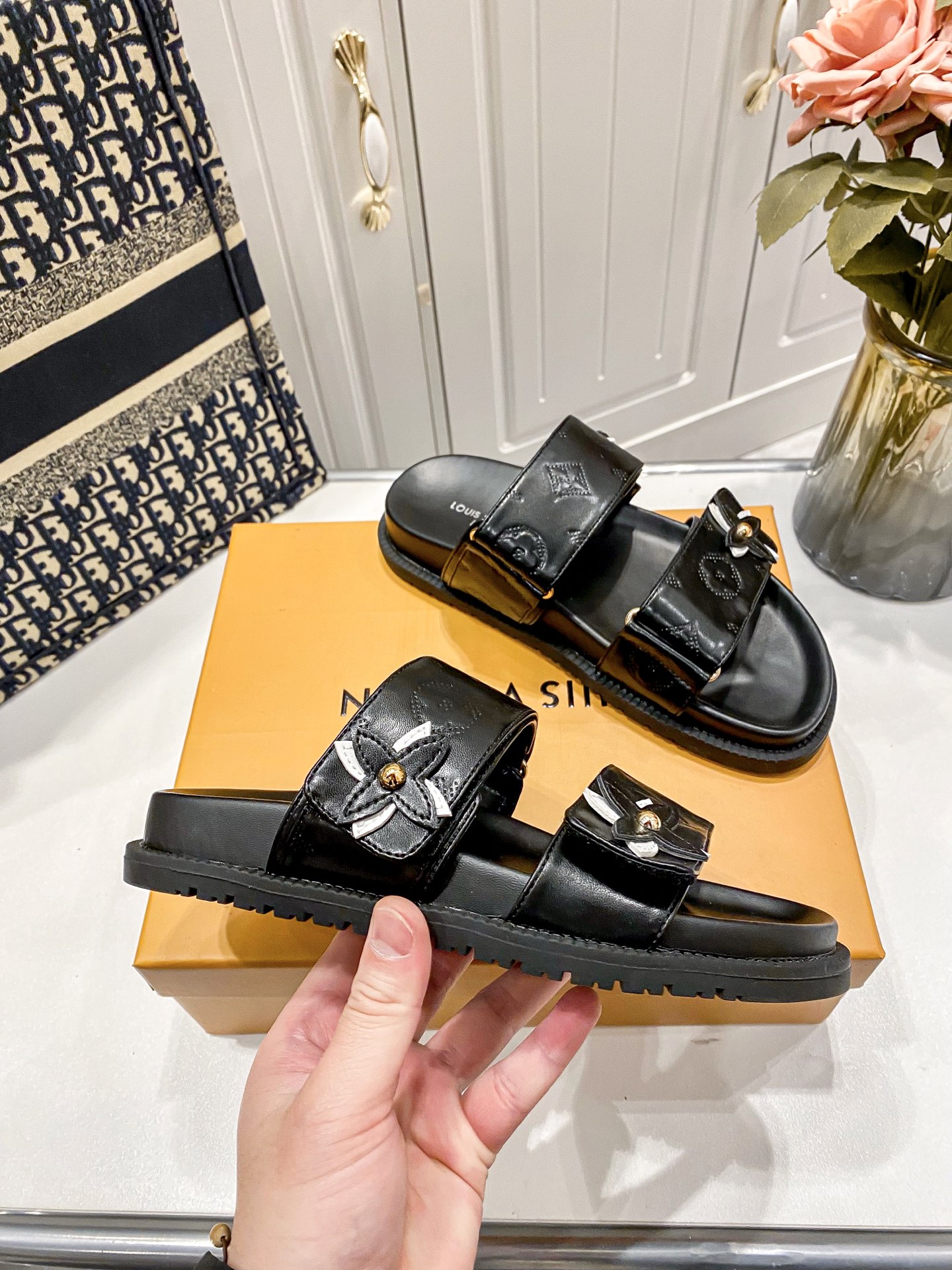 L Style flower velcro slippers