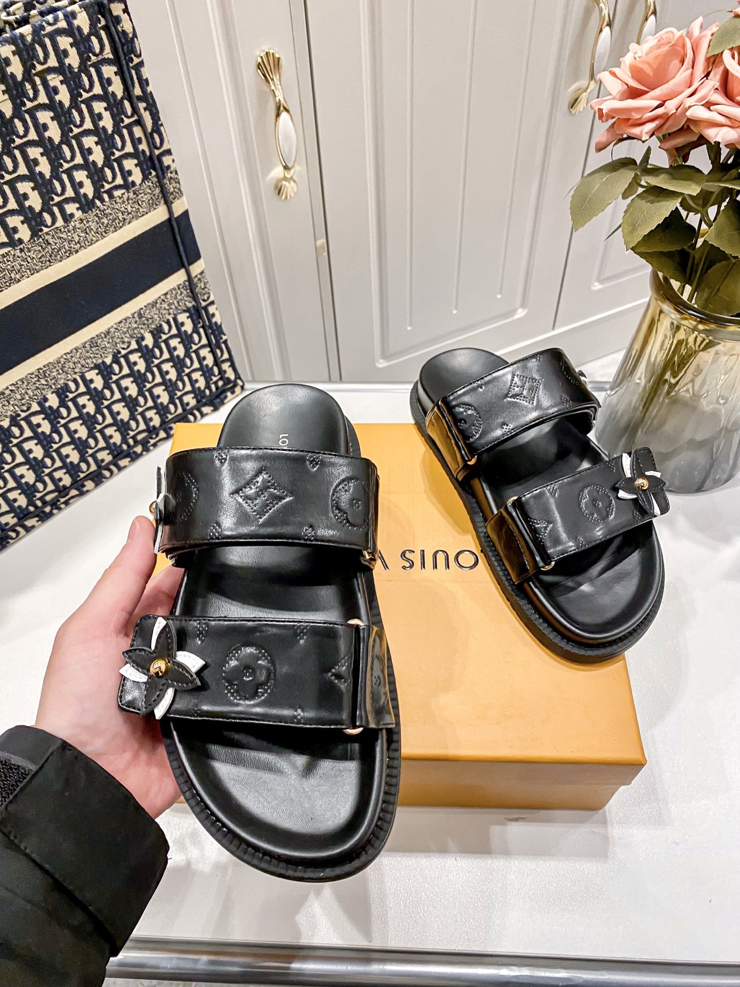 L Style flower velcro slippers