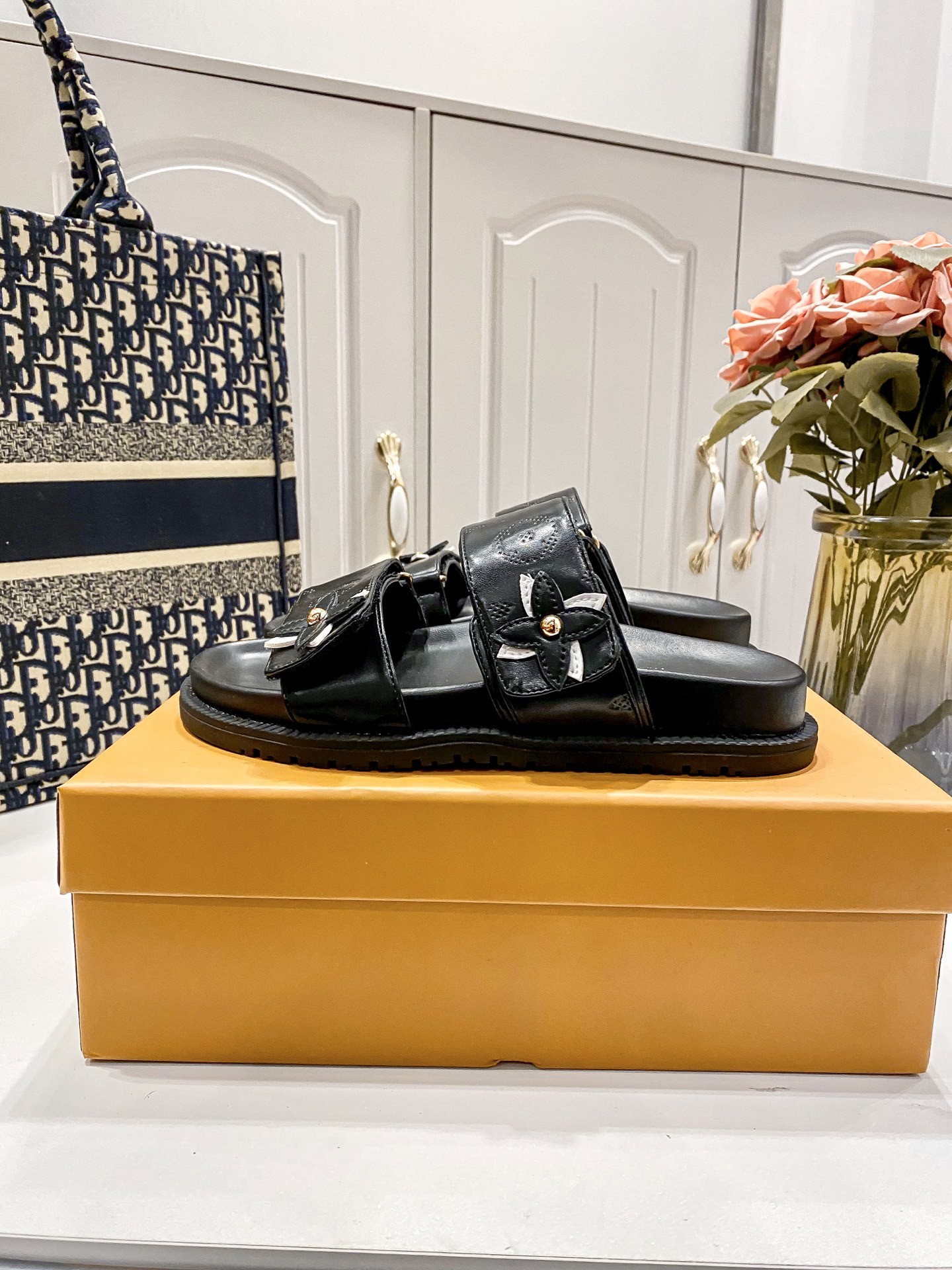 L Style flower velcro slippers