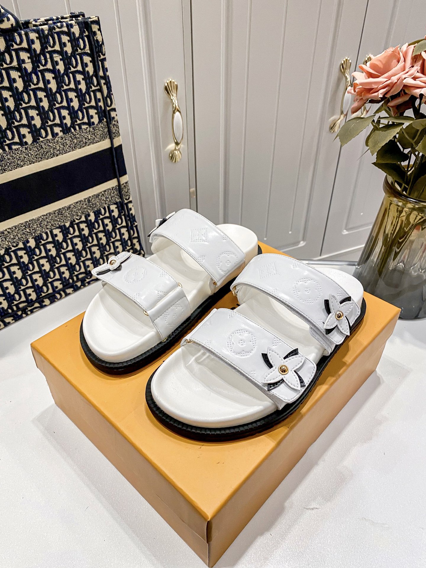 L Style flower velcro slippers