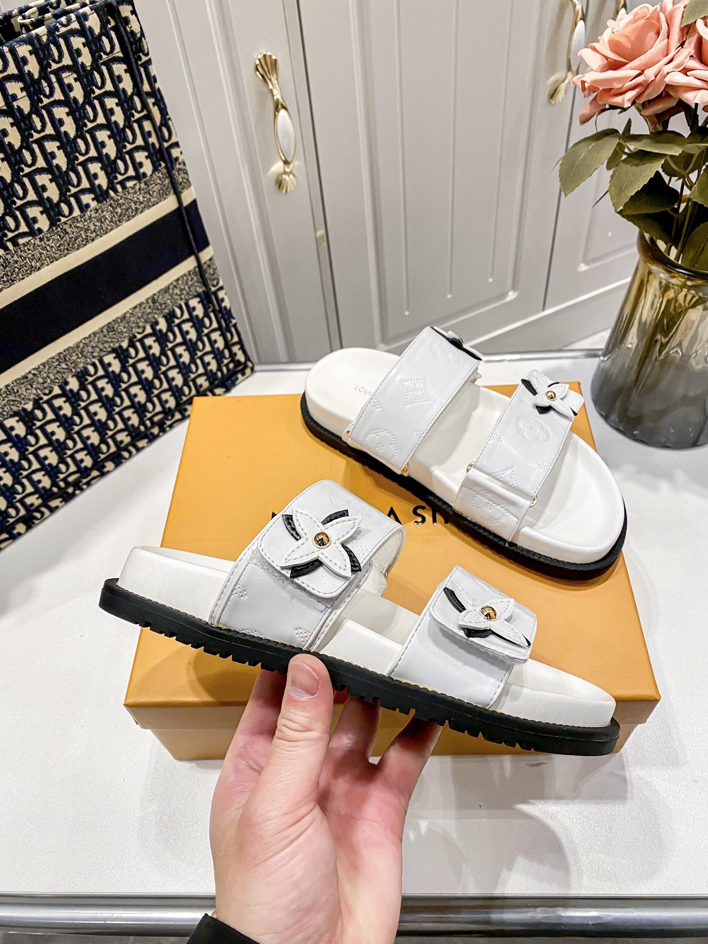 L Style flower velcro slippers