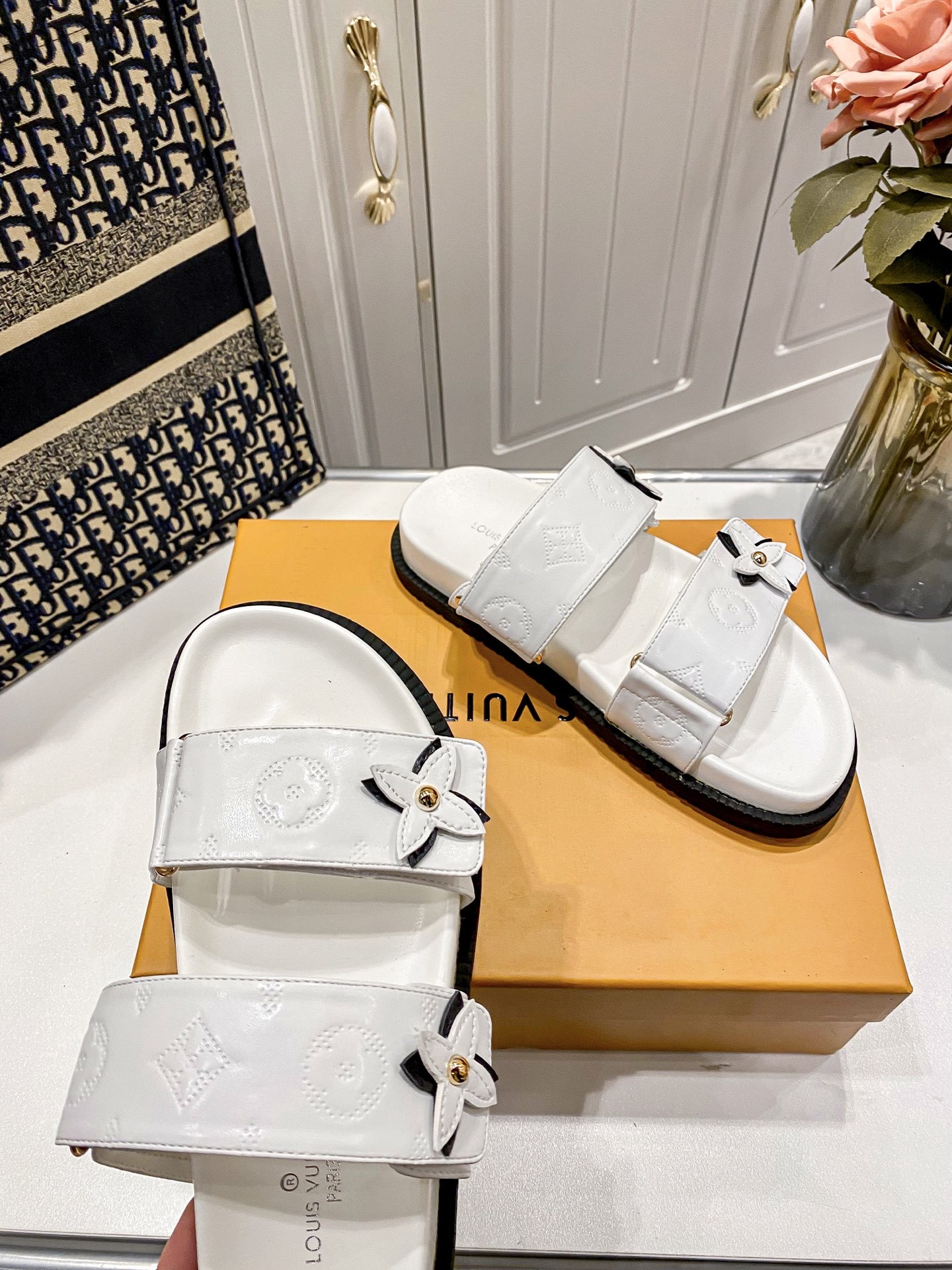 L Style flower velcro slippers