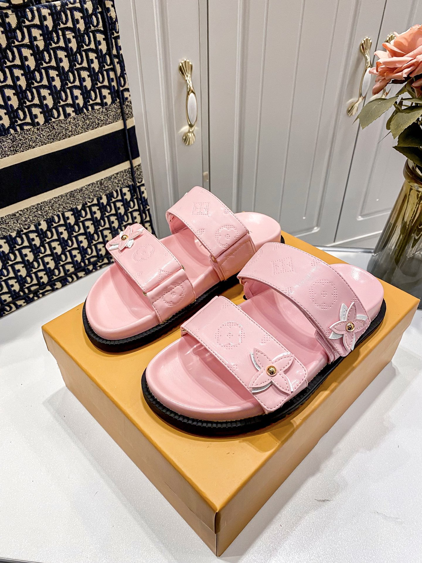 L Style flower velcro slippers