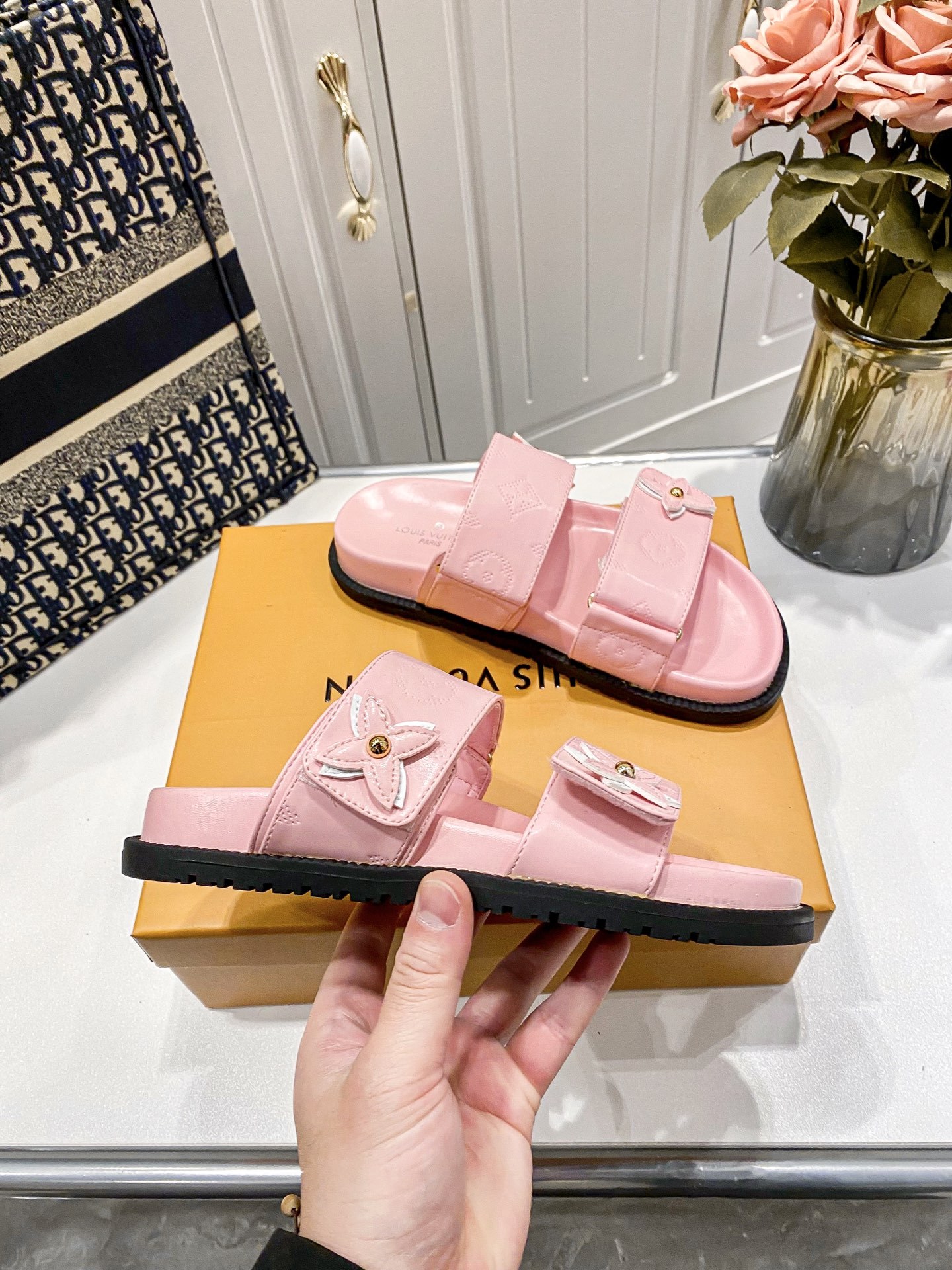 L Style flower velcro slippers