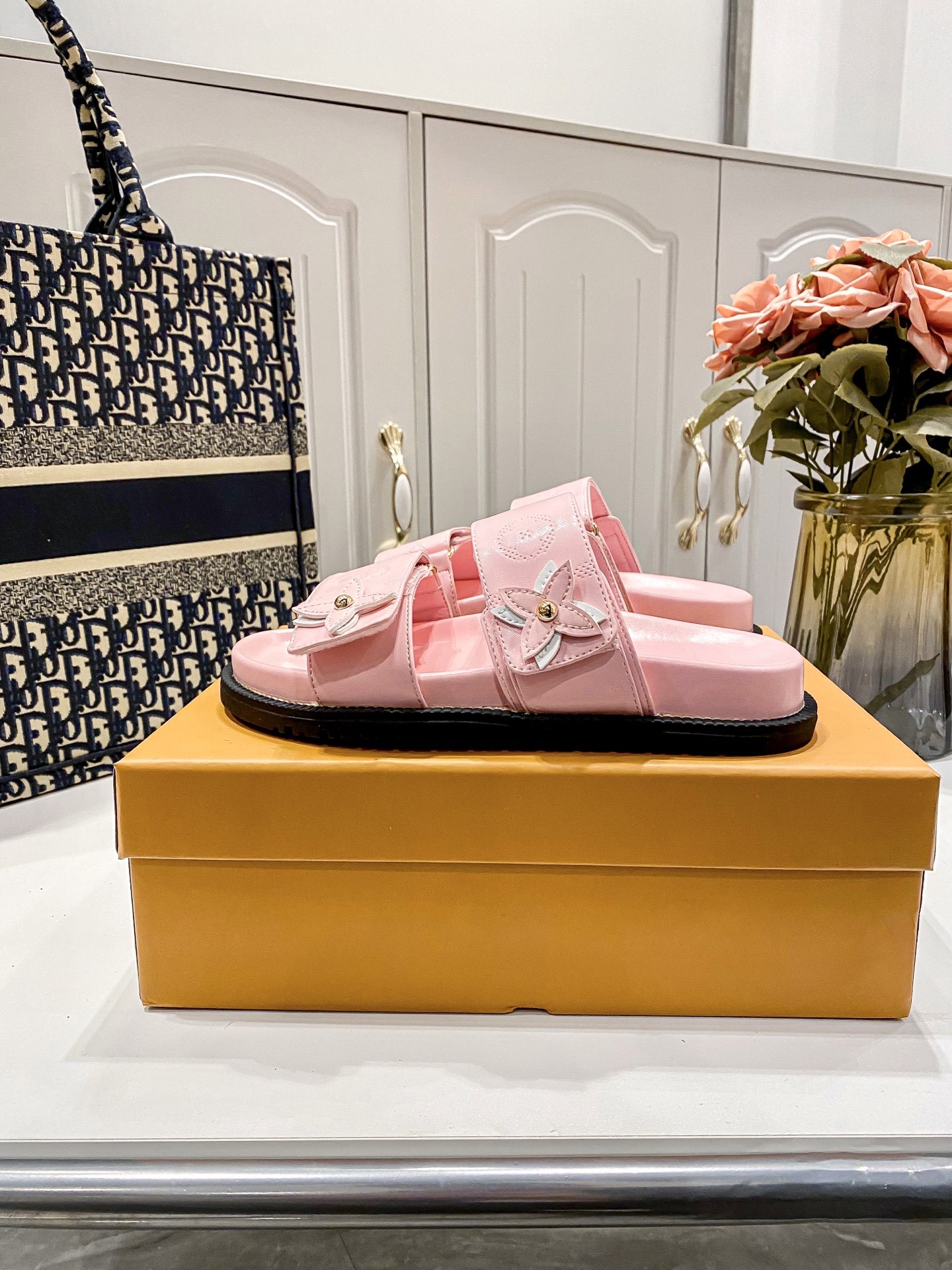 L Style flower velcro slippers