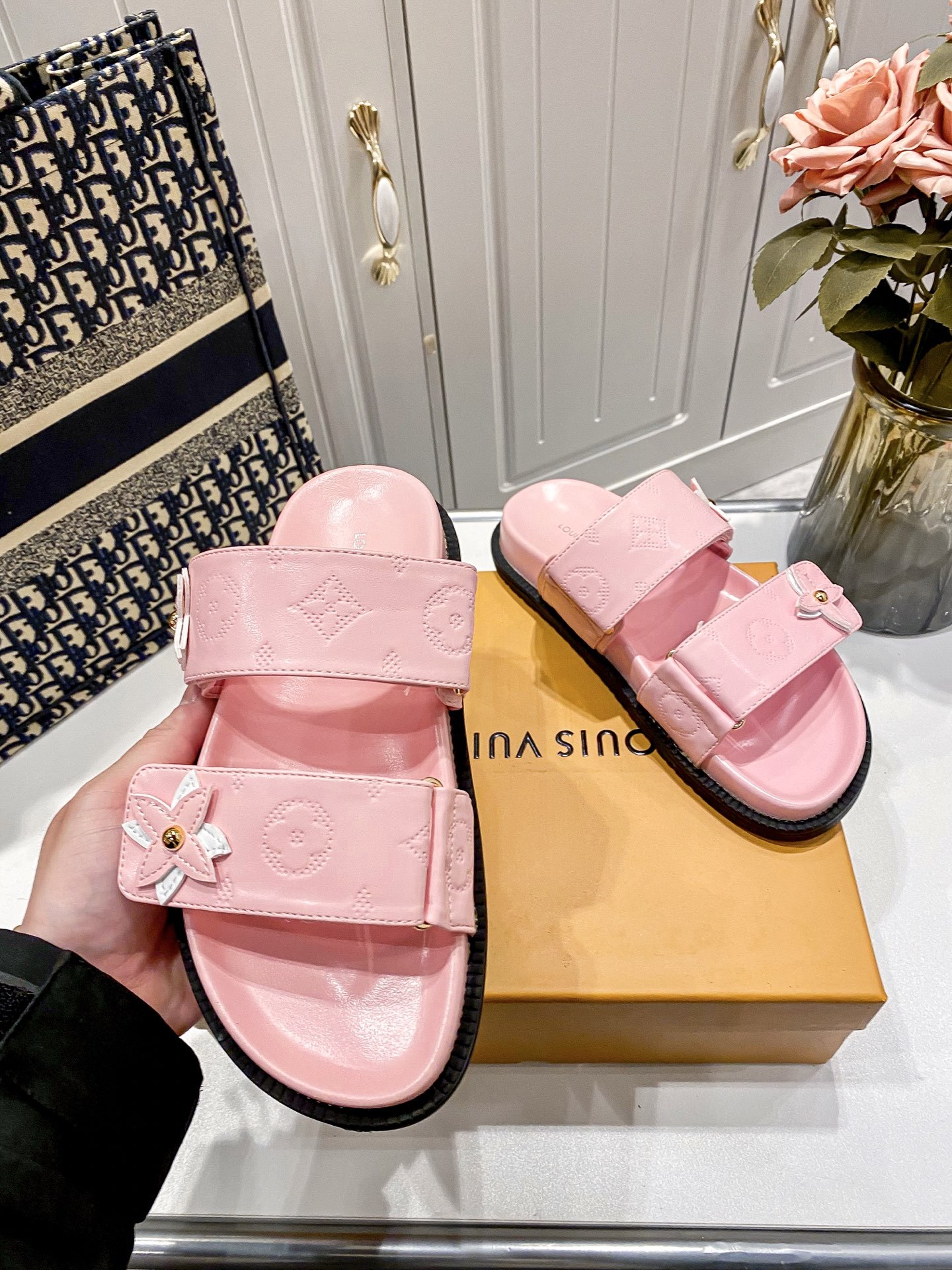 L Style flower velcro slippers
