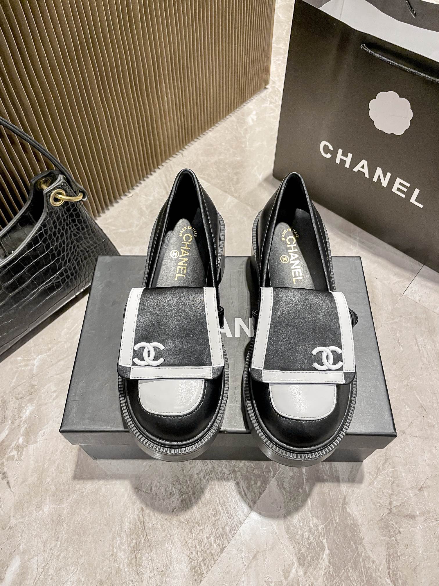 C Style: College Style Black and White Panda Chunky Heel Shoes 5CM